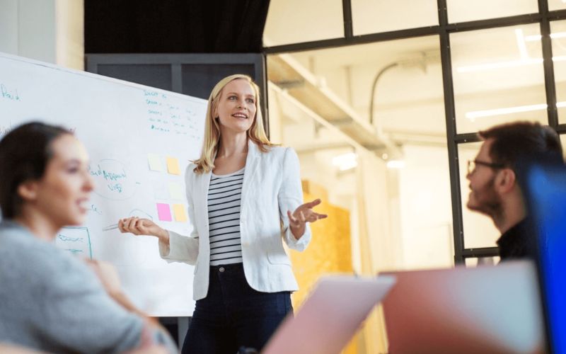 vì sao người đi làm cần học tiếng anh